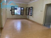 Cho thuê căn hộ tập thể d6, t3, căn góc, 60m, 2 ngủ, gần bv bạch mai, bách khoa, kinh tế, - phố lương định của, phường phương mai, quận đống đa, hà nội