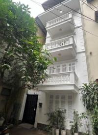 Cho thuê nhà đội cấn mới 71m2 x 4 tầng có sân nhỏ làm trường mầm non, văn phòng, nail, tóc - cầu giấy - hà nội