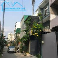 Cho thuê nhà nguyên căn quận 9 4 phòng ngủ, 3 vệ sinh - có cửa hậu - đường số 179, phường phú hữu, quận 9, hồ chí minh